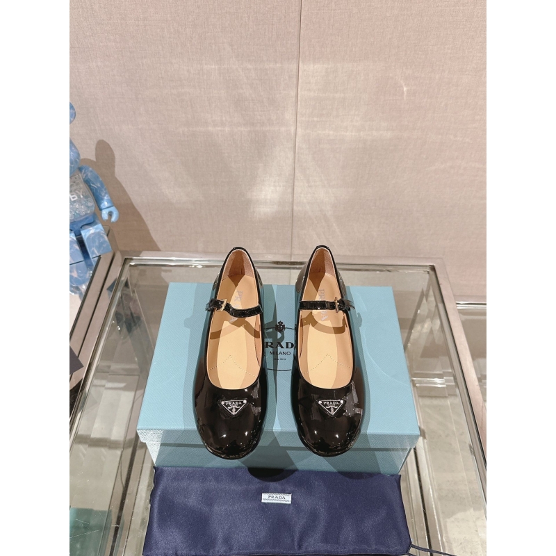 Pra*a flat shoes